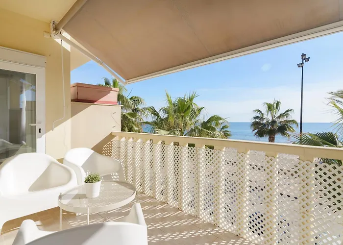 Lujosa vivienda en primera línea de playa